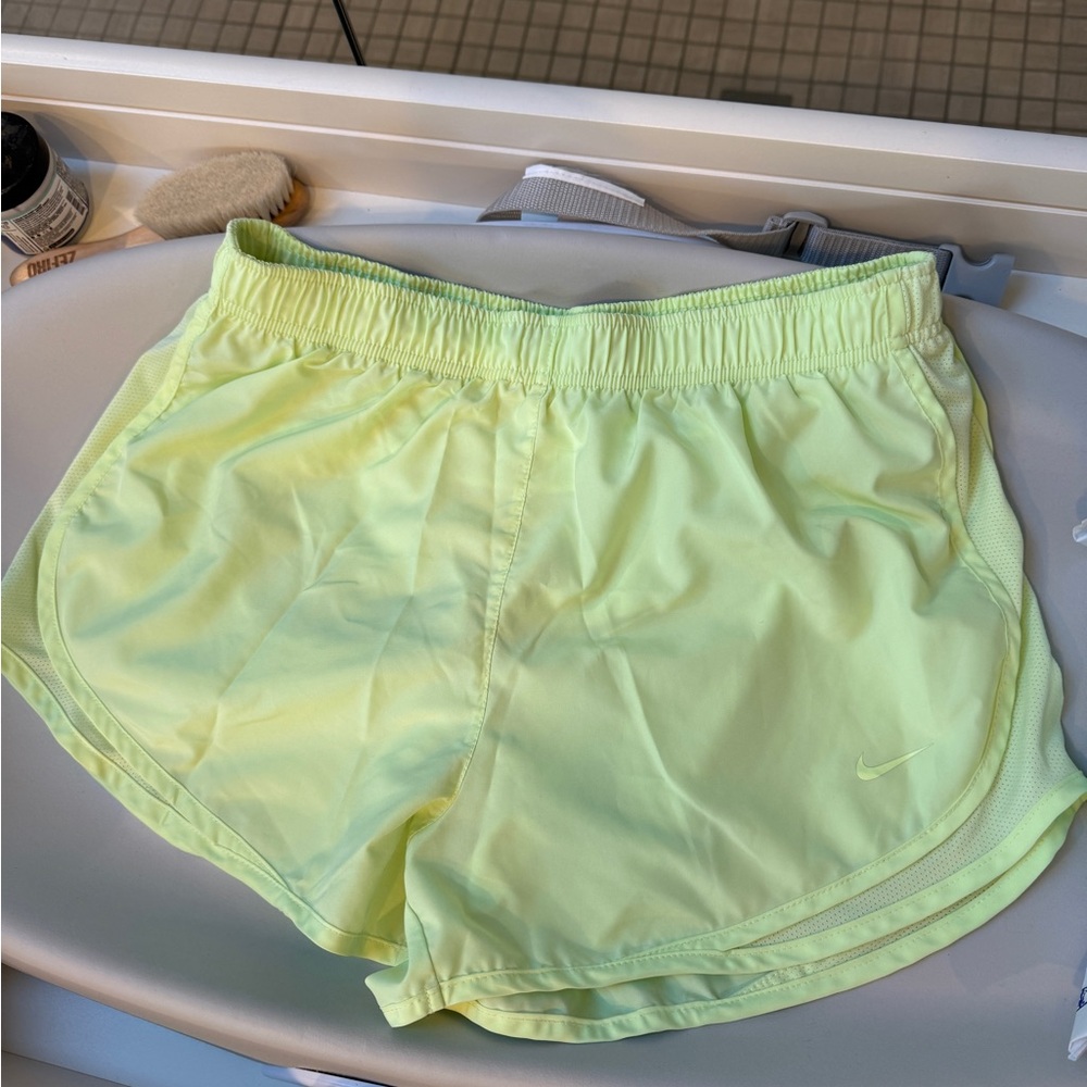Nike Green Athletic Shorts Lightweight Moisture-Wicking